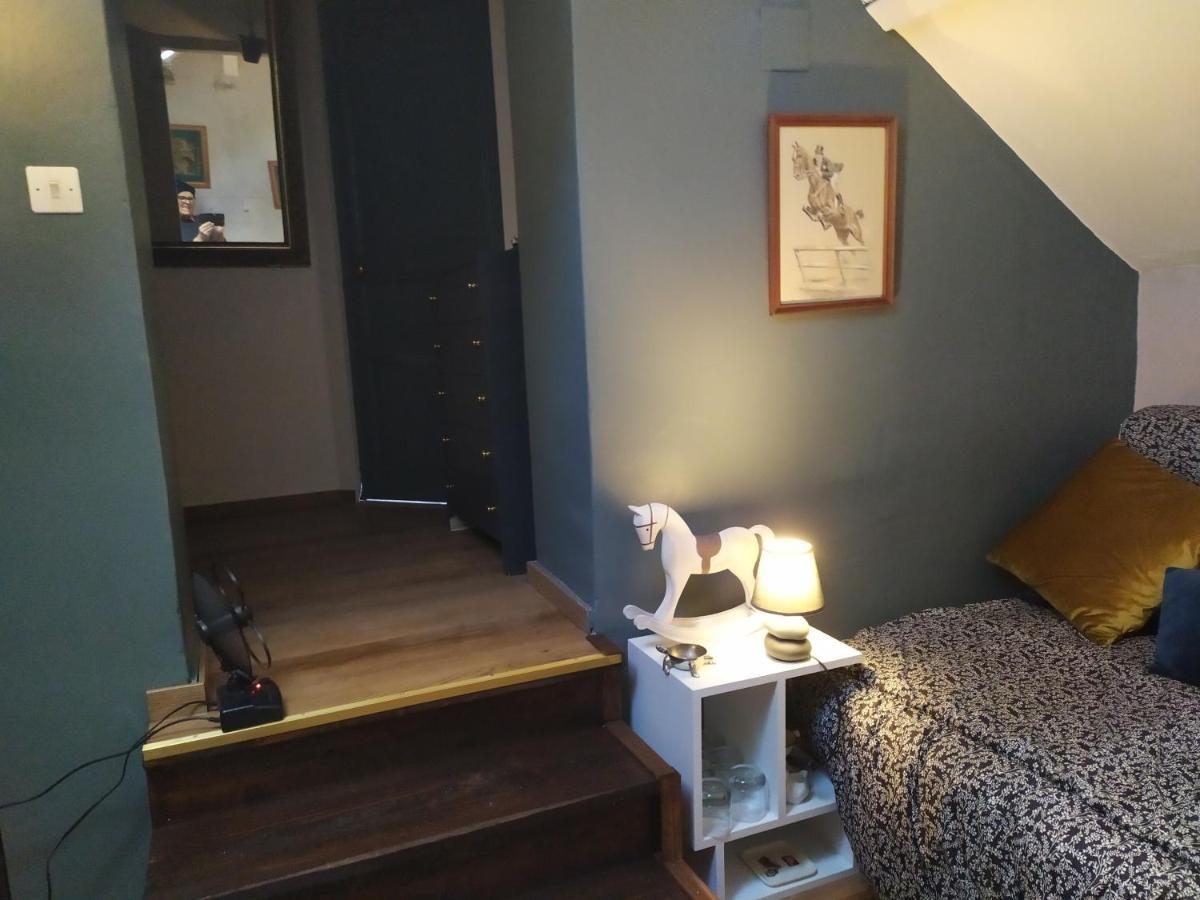 Petit Saint Hubert 1 A 4 Personnes Bed & Breakfast Velles  Bagian luar foto