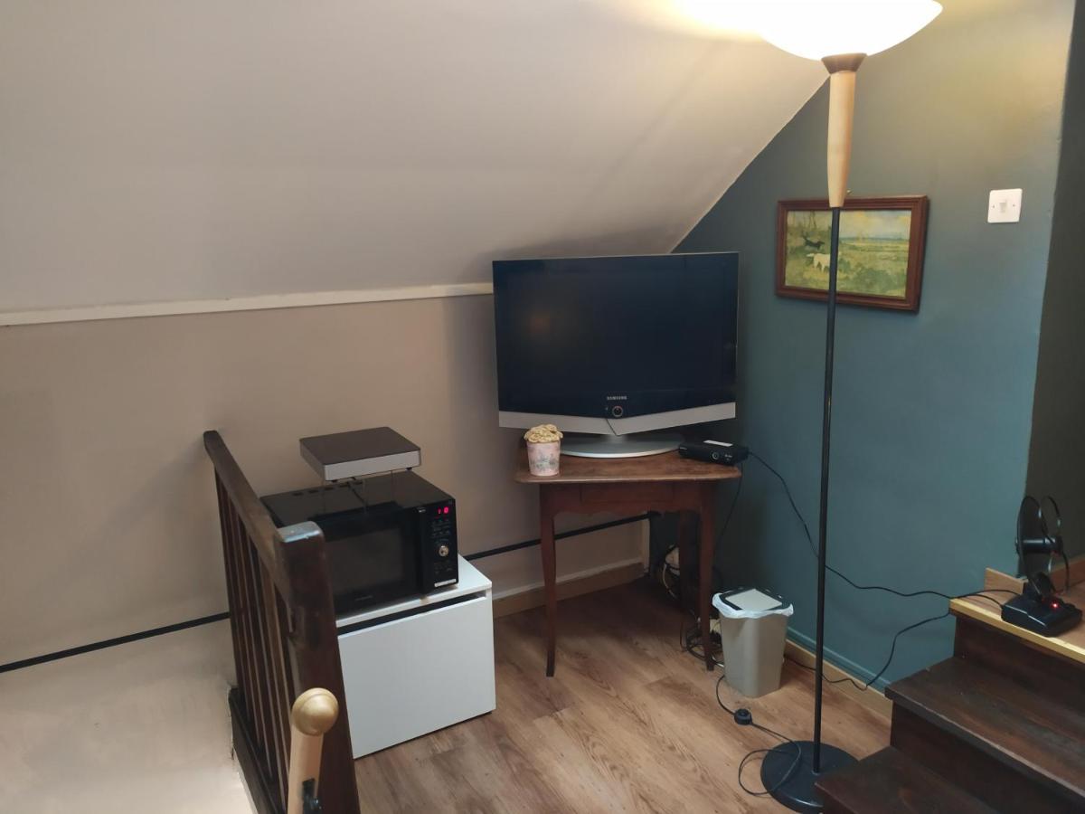 Petit Saint Hubert 1 A 4 Personnes Bed & Breakfast Velles  Bagian luar foto