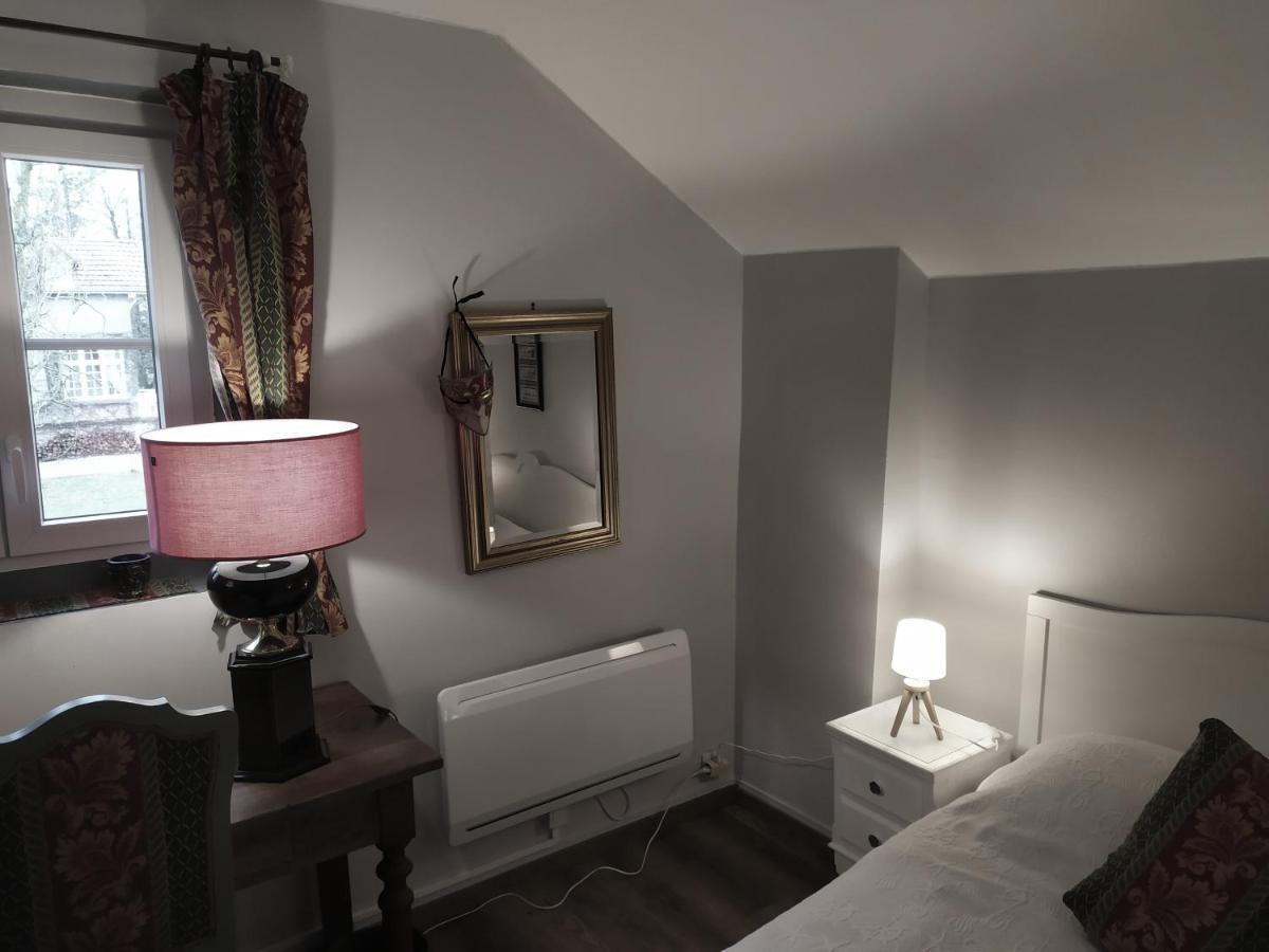 Petit Saint Hubert 1 A 4 Personnes Bed & Breakfast Velles  Bagian luar foto